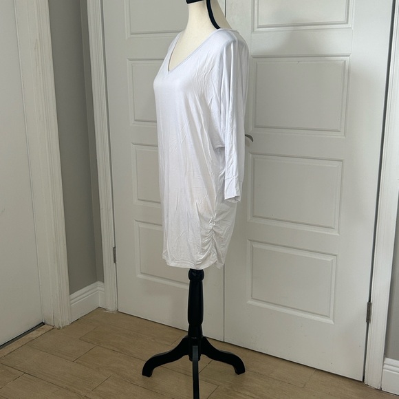 EUC Made by Johnny White V-Neck 3/4 Sleeve Women's Tunic with Side Rouching XL - Picture 2 of 7
